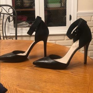 Black Jessica Simpson pumps